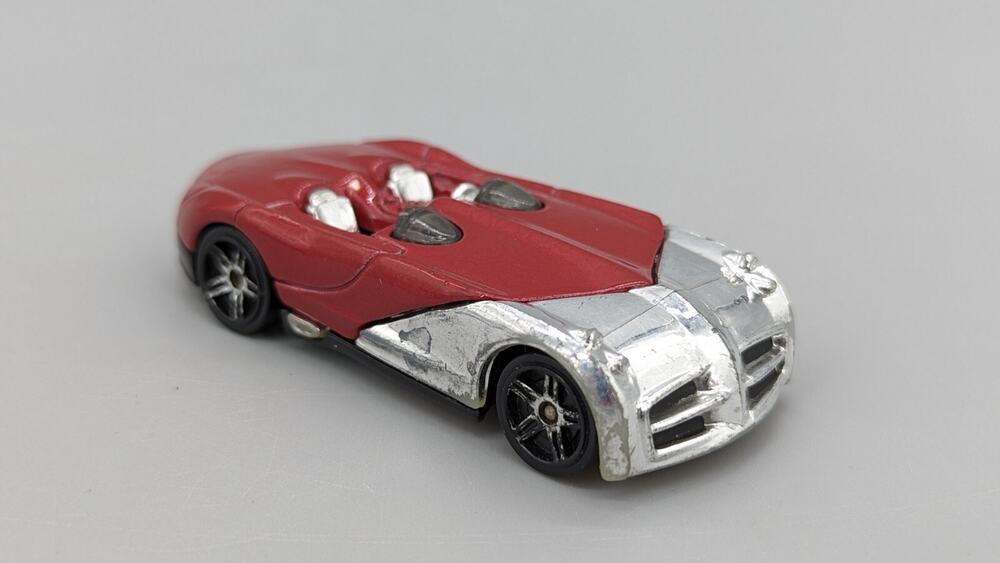 Mattel Hot Wheels 2004 Red & Silver Xtreemster 1:64 Diecast Car